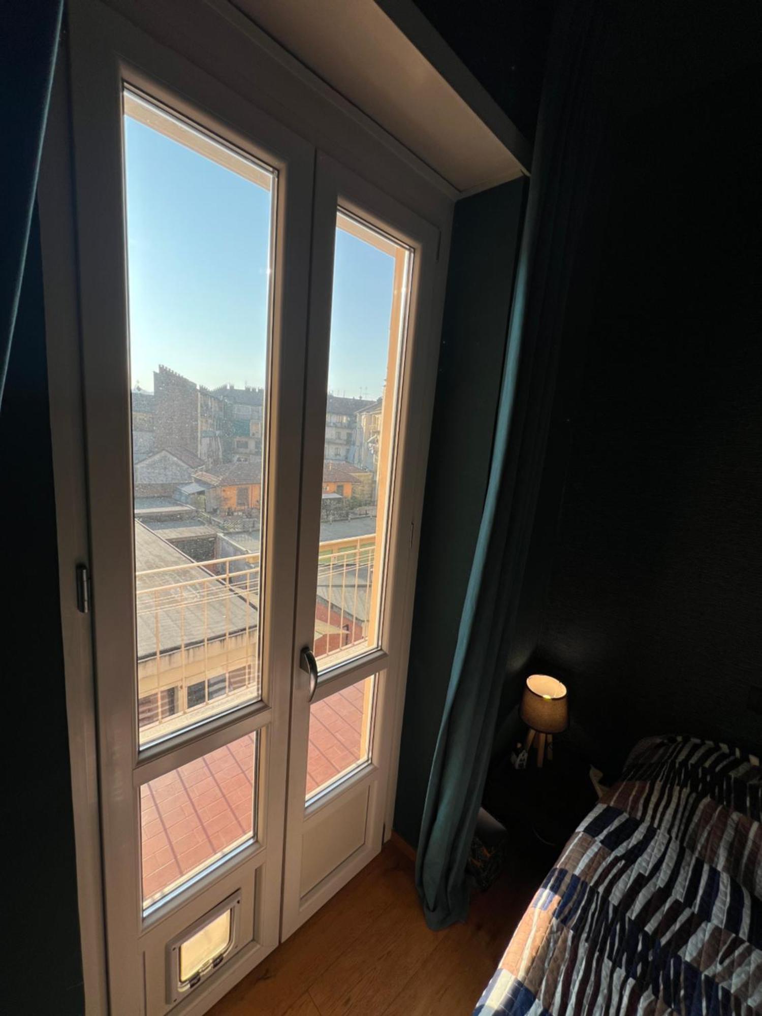 Room With Private Balcony On The Dora River Turín Exteriér fotografie