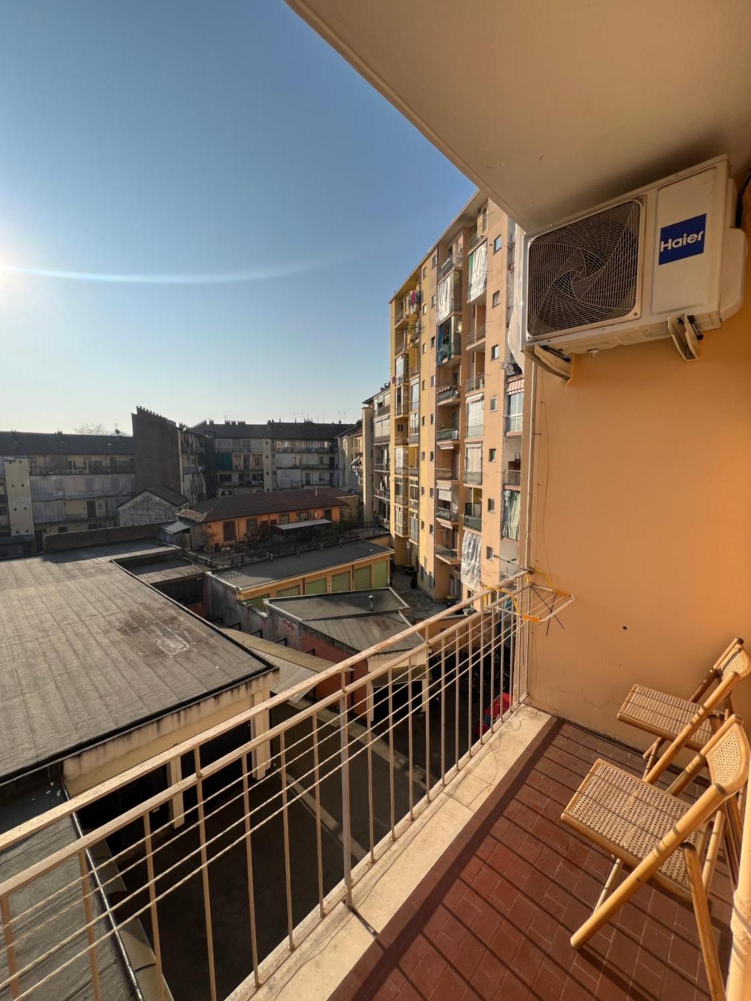 Room With Private Balcony On The Dora River Turín Exteriér fotografie